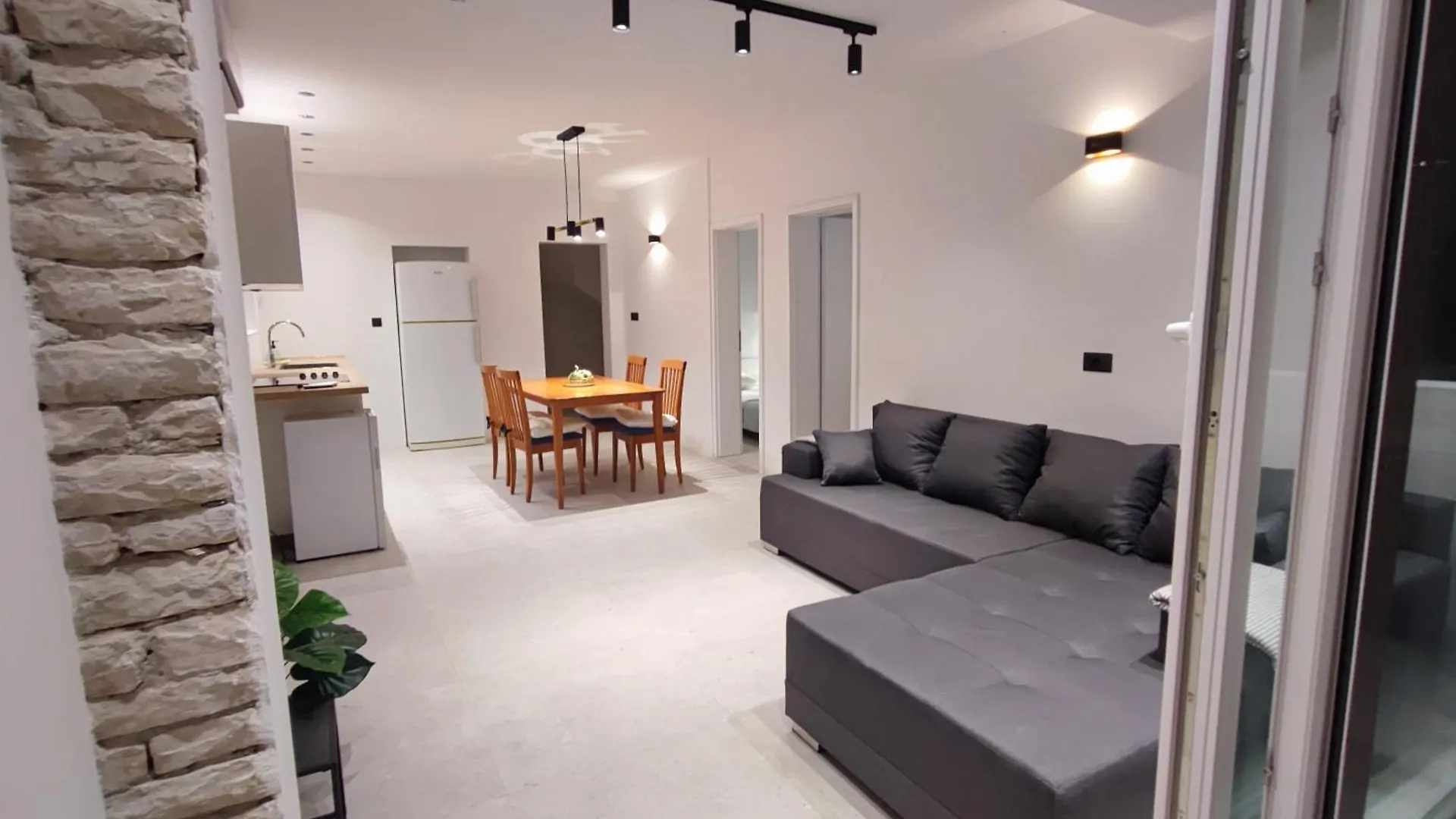 Astramaris Apartments Donji Okrug  Croatia